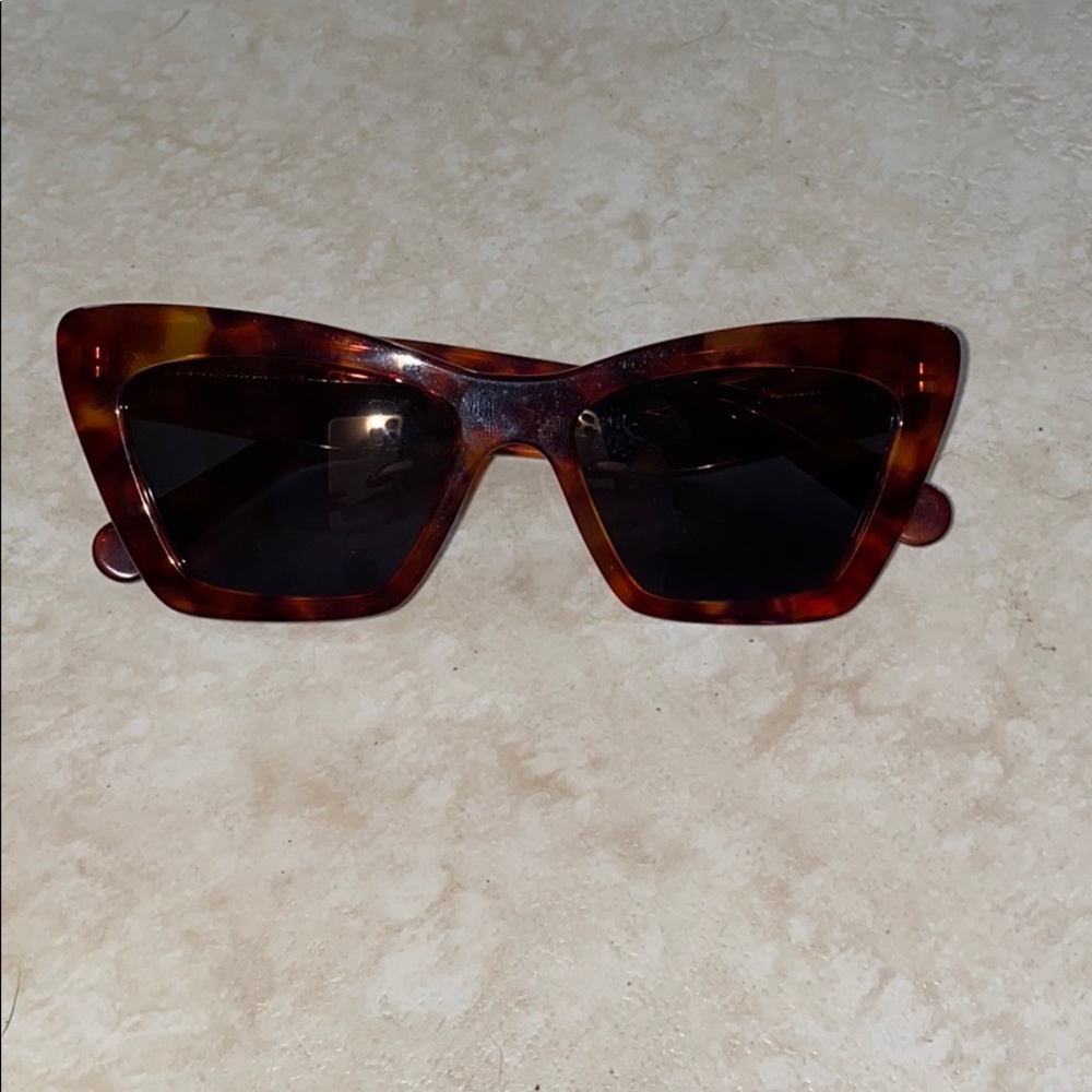 Salvatore Ferragamo women’s sunglasses - Picture 4 of 4